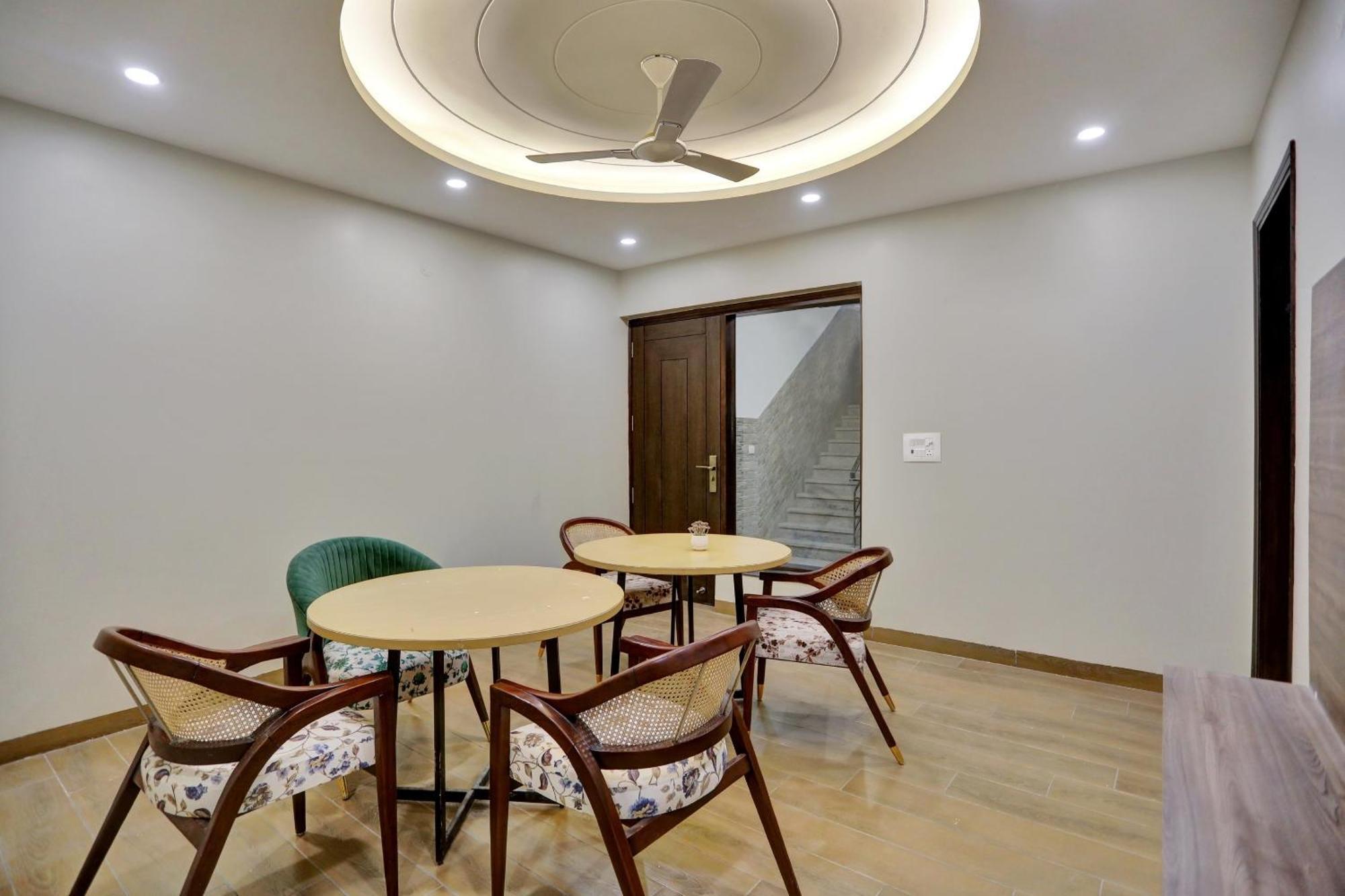 Townhouse Xanthe Hotel Ноида Екстериор снимка