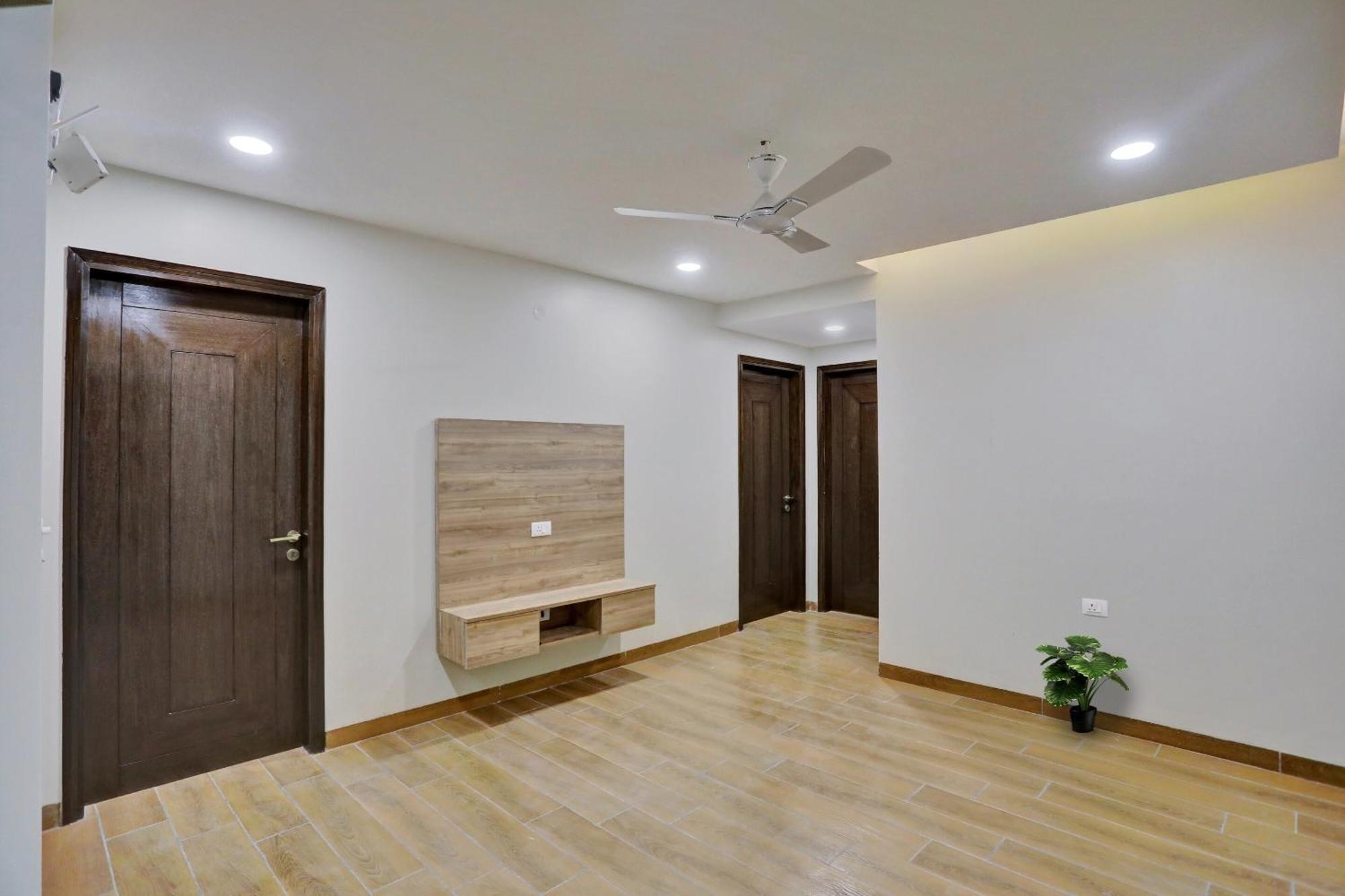 Townhouse Xanthe Hotel Ноида Екстериор снимка