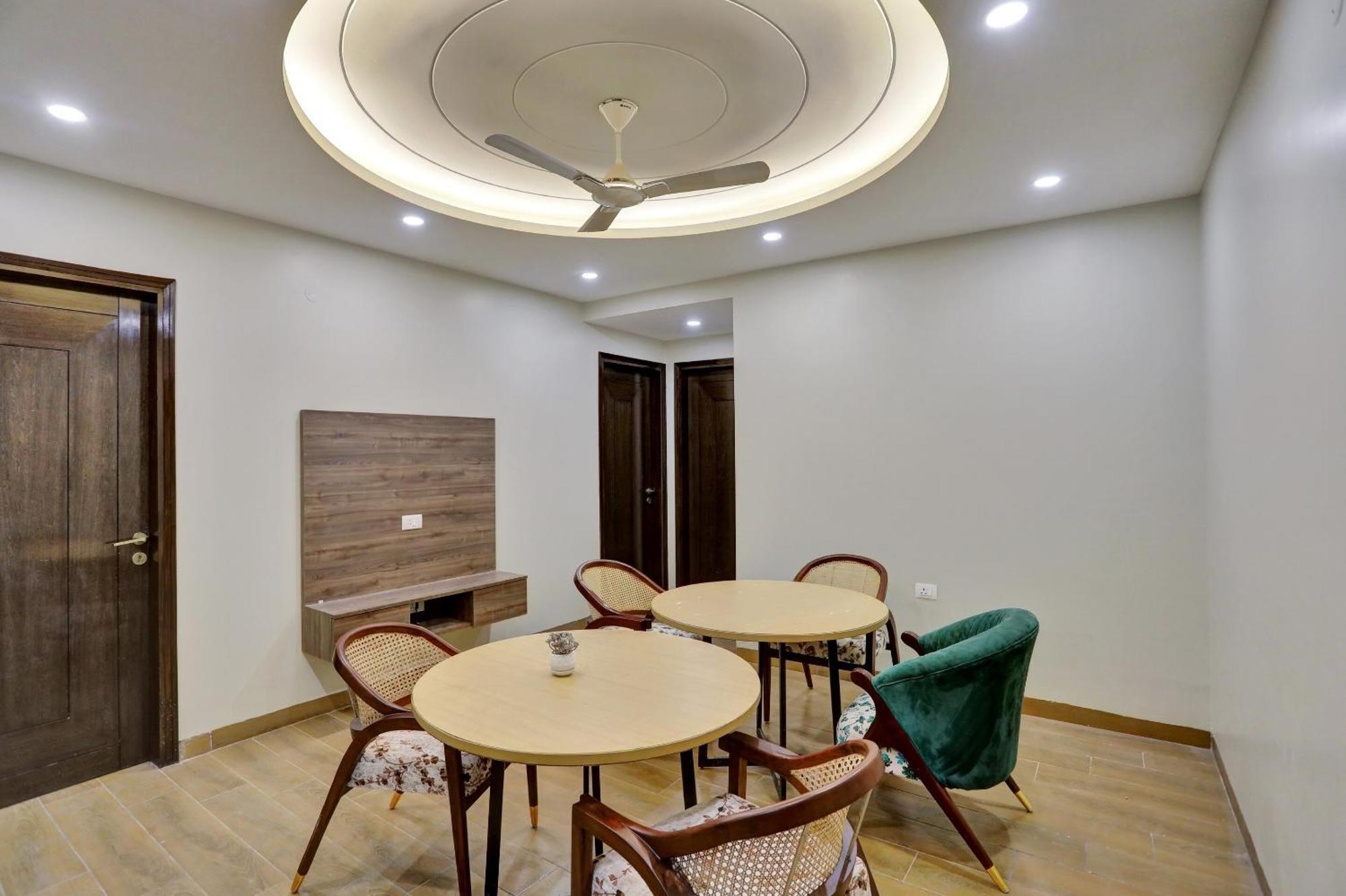 Townhouse Xanthe Hotel Ноида Екстериор снимка