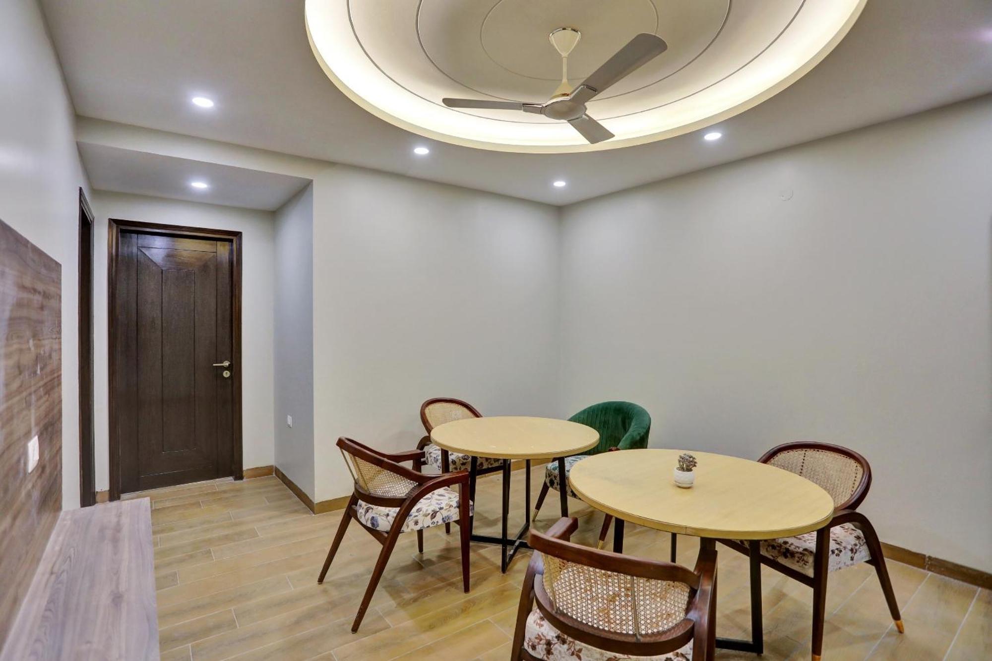 Townhouse Xanthe Hotel Ноида Екстериор снимка